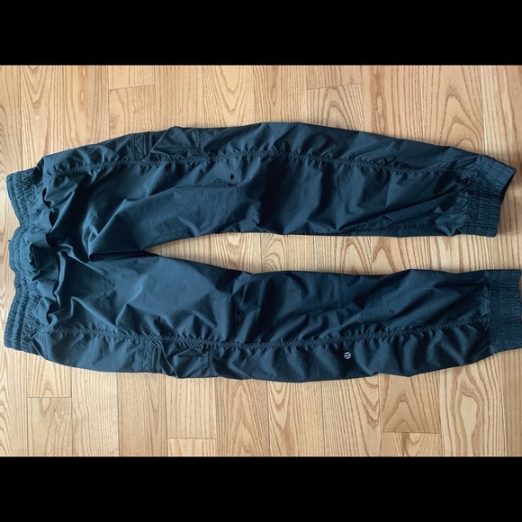 Lululemon pants size 6 - Picture 2 of 8
